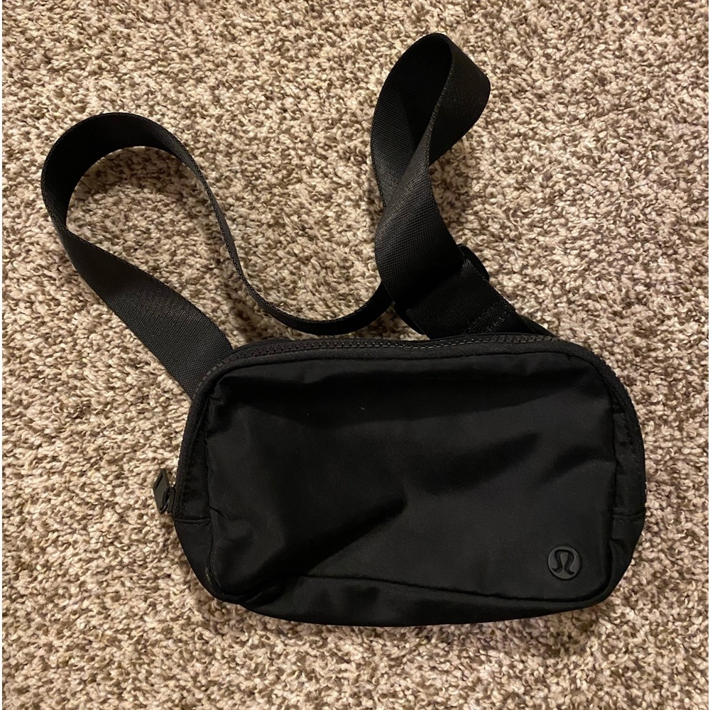 Black Lululemon Belt Bag